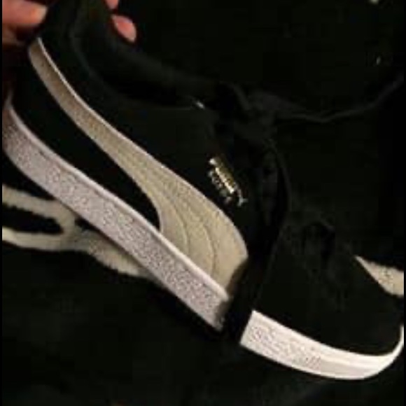 BRAND NEW IN BOX puma suedes - Picture 2 of 2